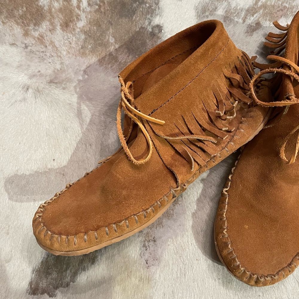 Broncy Donkey Classic Fringe moccasins